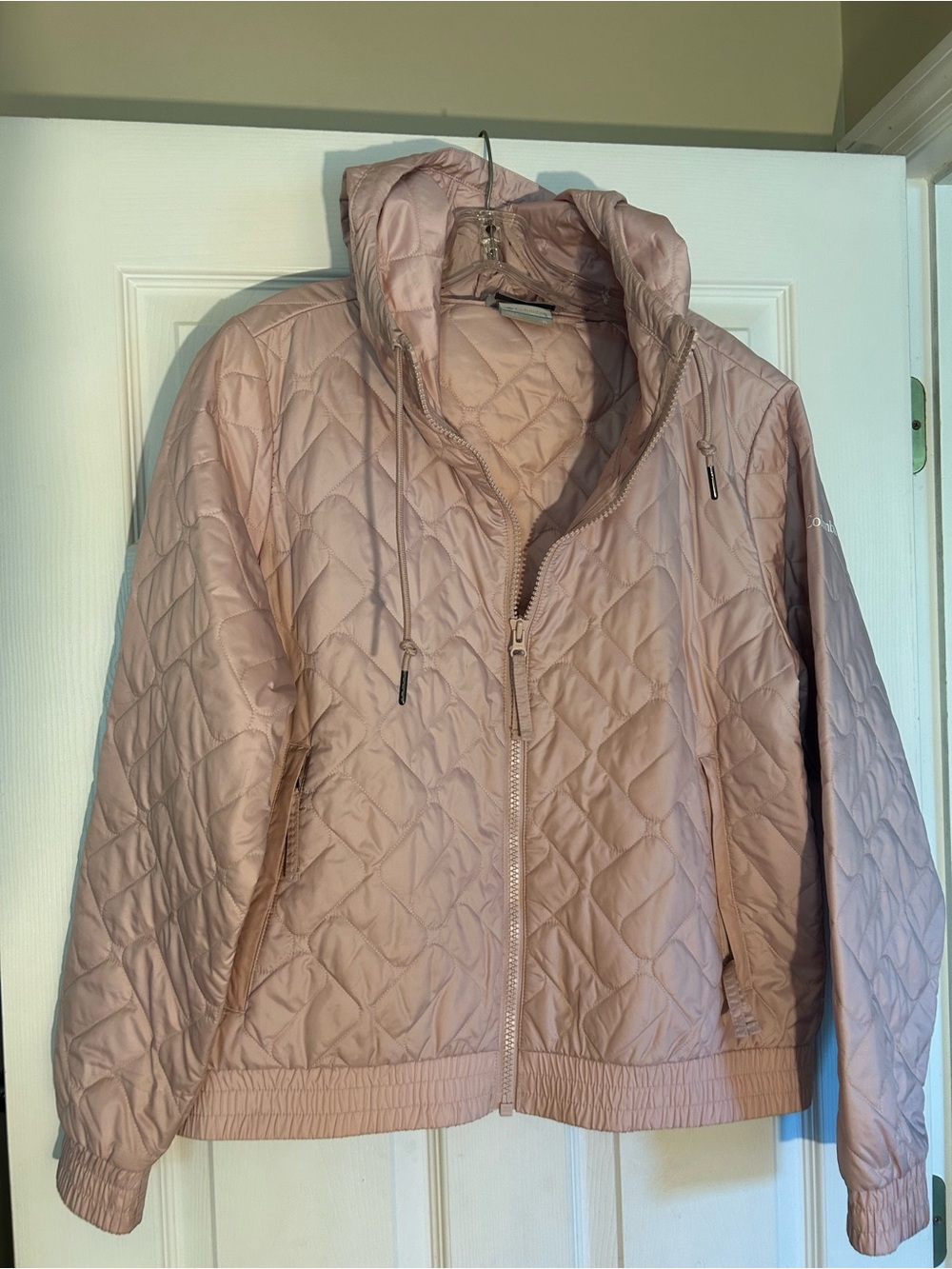 Women’s Quilted Hooded Puffer Jacket in Light Pink